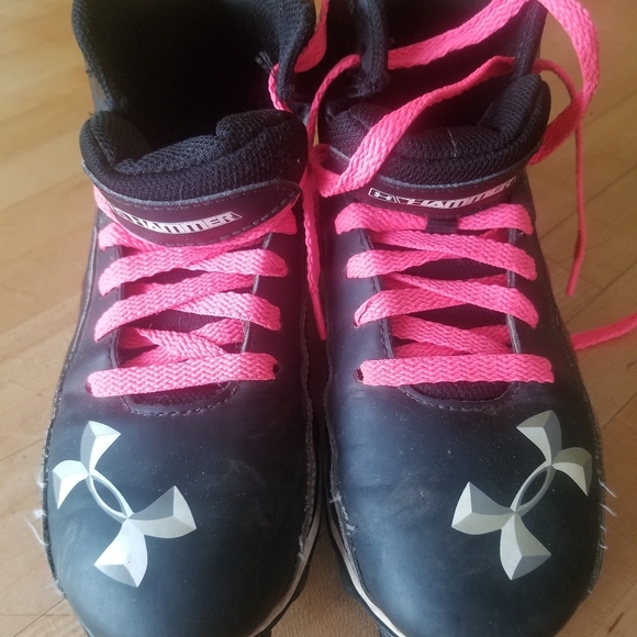 Under Armour Shoes - Women's Under Armour cleats size 7 eur 40
